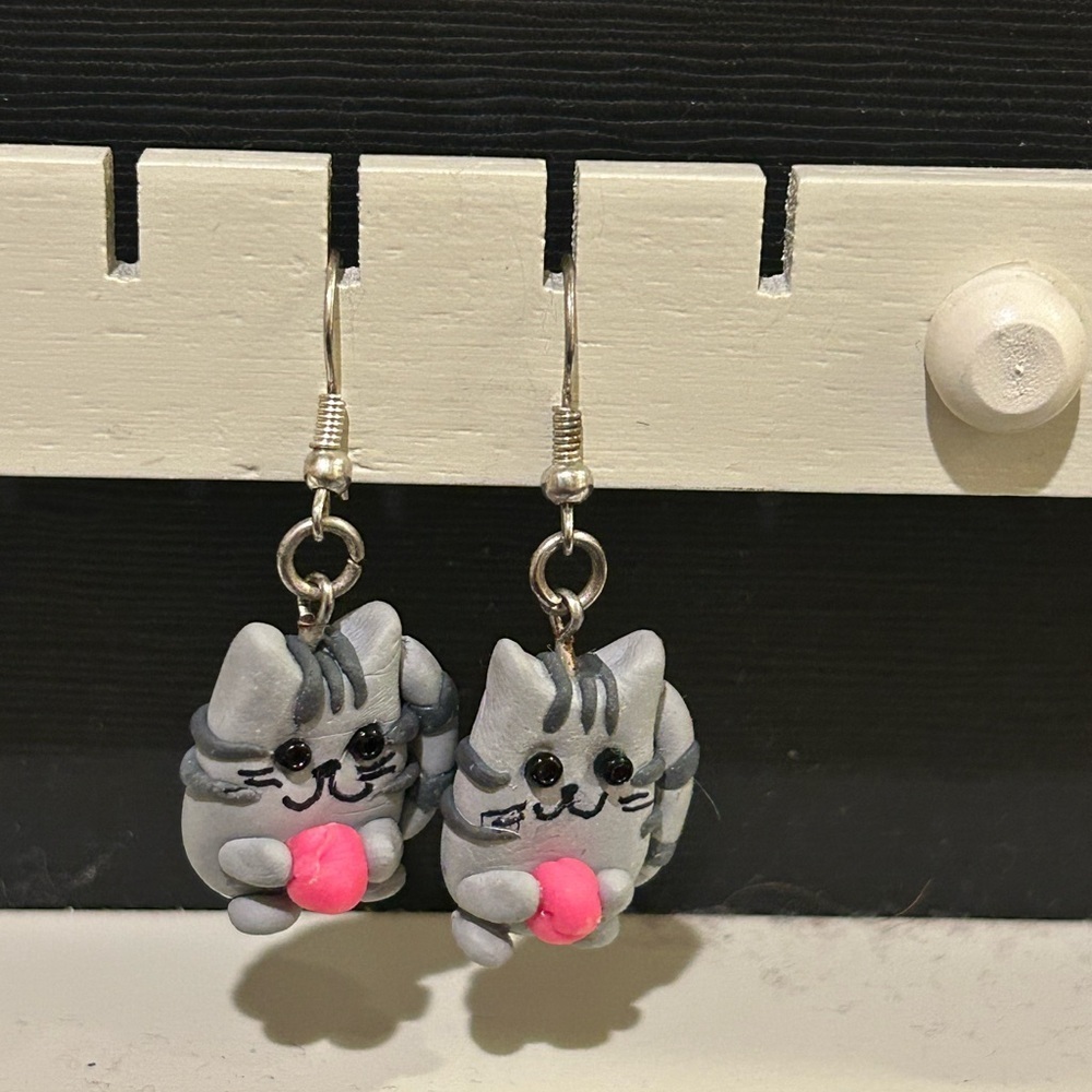 *NWOT* Gray and Pink Cat Earrings